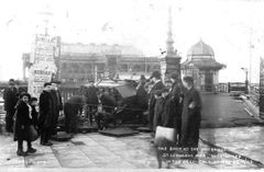 Storm-of-1905-wrecks-shop-at-entrance-to-St-Leonards-Pier.